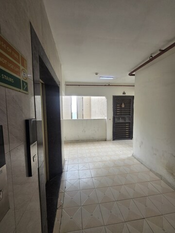 Room in 4 BHK Apartment at Landcraft Golf Links, Pandav Nagar – for Sale