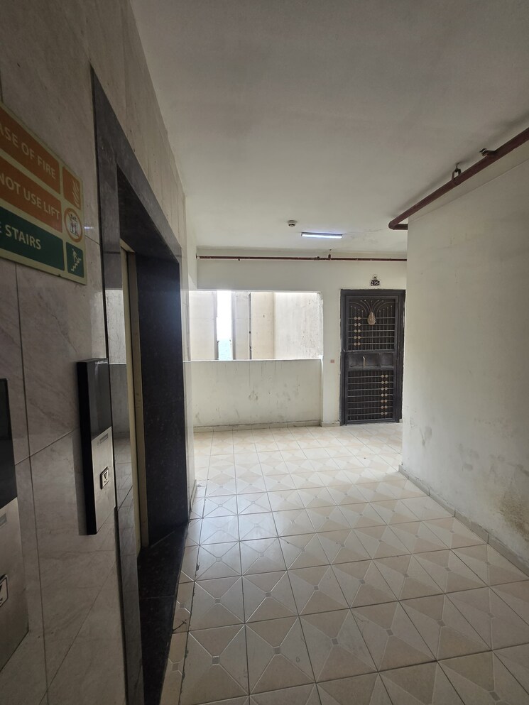 Room, landcraft-golf-links 4 Bedroom 1785 Sq.Ft. Apartment In Pandav Nagar Ghaziabad 9091172