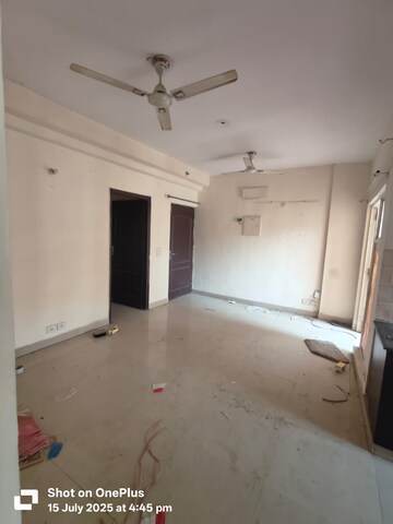 Room in 2.5 BHK Apartment at Aims Golf City, Sector 75 – for Rent