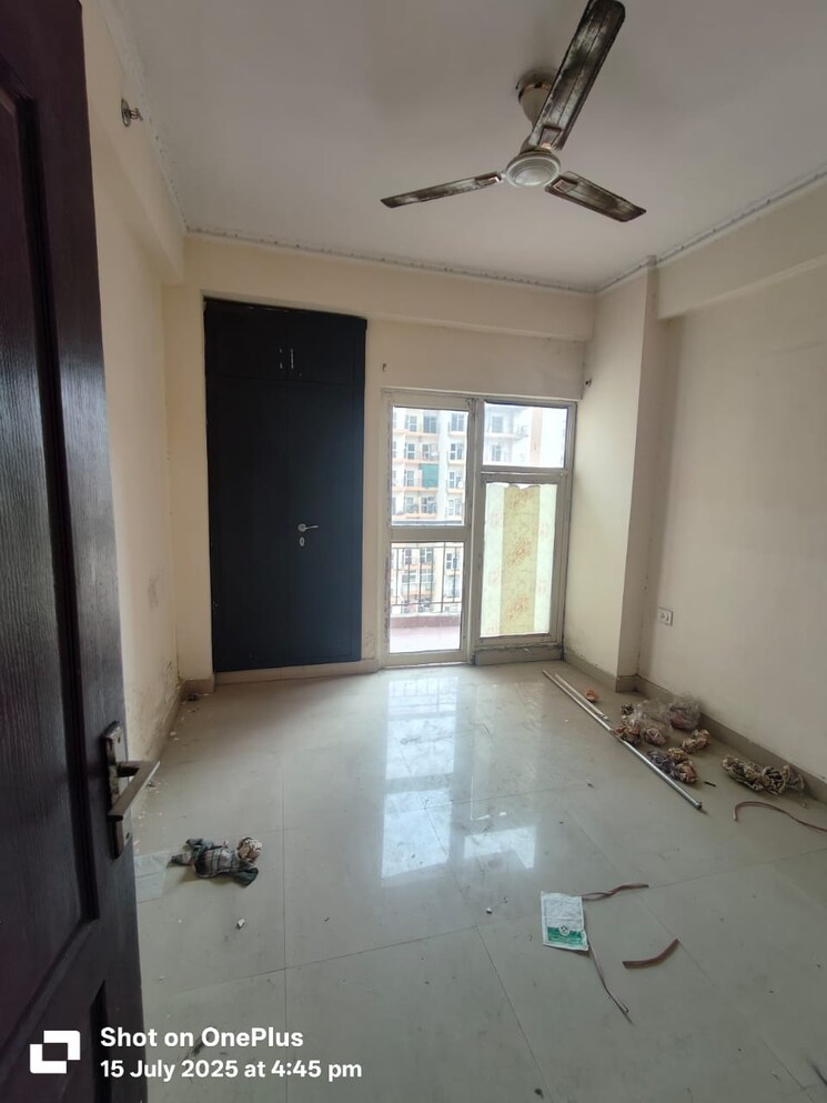 Room, aims-golf-city 2.5 Bedroom 1150 Sq.Ft. Apartment In Sector 75 Noida 9091066