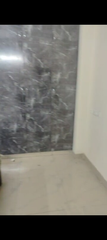 Room in 2 BHK Apartment at Eros Sampoornam, Sector 2 Greater Noida – for Rent