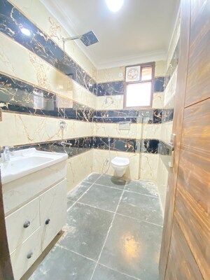 Team Area in 3 BHK Builder Floor at Sultanpur – for Sale