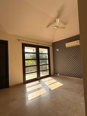 Room in 3 BHK Independent House at Sector 2 Greater Noida – for Rent