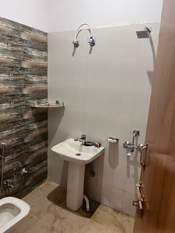 Bathroom in 2 BHK Independent House at Chinhat – for Rent