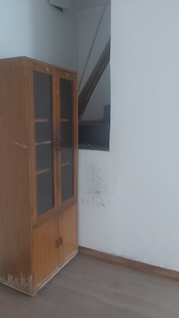 Furnished Amenities in 3.5 BHK Apartment at Uma Cooperative Society, Mayur Vihar 1 – for Sale