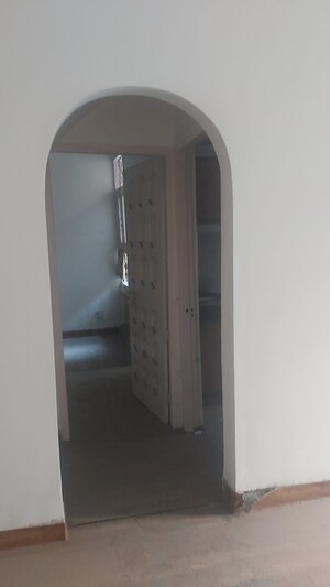 Furnished Amenities in 3.5 BHK Apartment at Uma Cooperative Society, Mayur Vihar 1 – for Sale