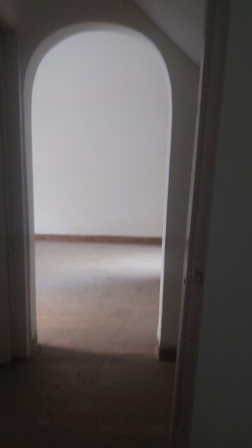 Room in 3.5 BHK Apartment at Uma Cooperative Society, Mayur Vihar 1 – for Sale
