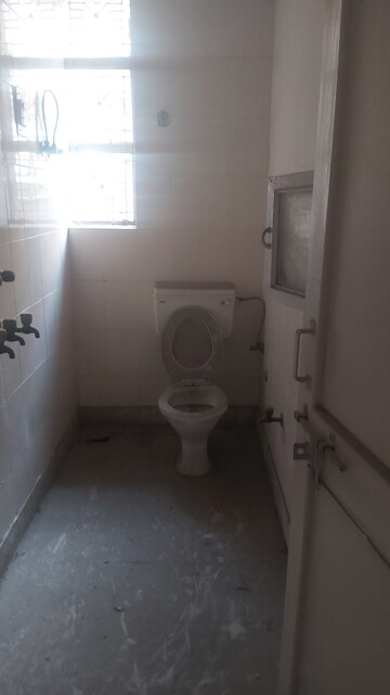 Team Area in 3.5 BHK Apartment at Uma Cooperative Society, Mayur Vihar 1 – for Sale