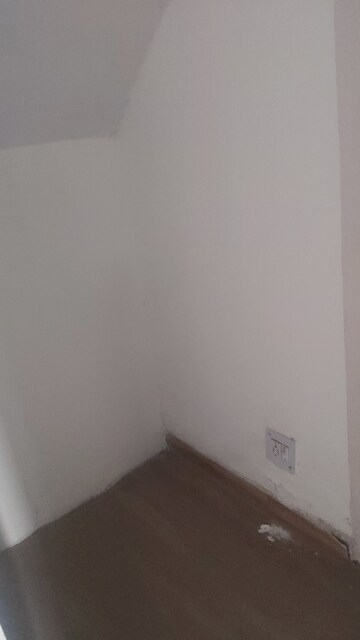 Room in 3.5 BHK Apartment at Uma Cooperative Society, Mayur Vihar 1 – for Sale