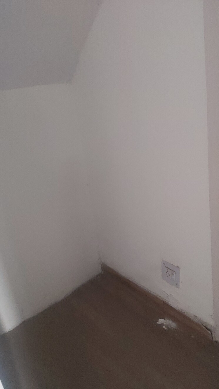 Room, uma-cooperative-society 3.5 Bedroom 1150 Sq.Ft. Apartment In Mayur Vihar 1 Delhi 9091183