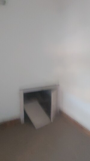 Room in 3.5 BHK Apartment at Uma Cooperative Society, Mayur Vihar 1 – for Sale