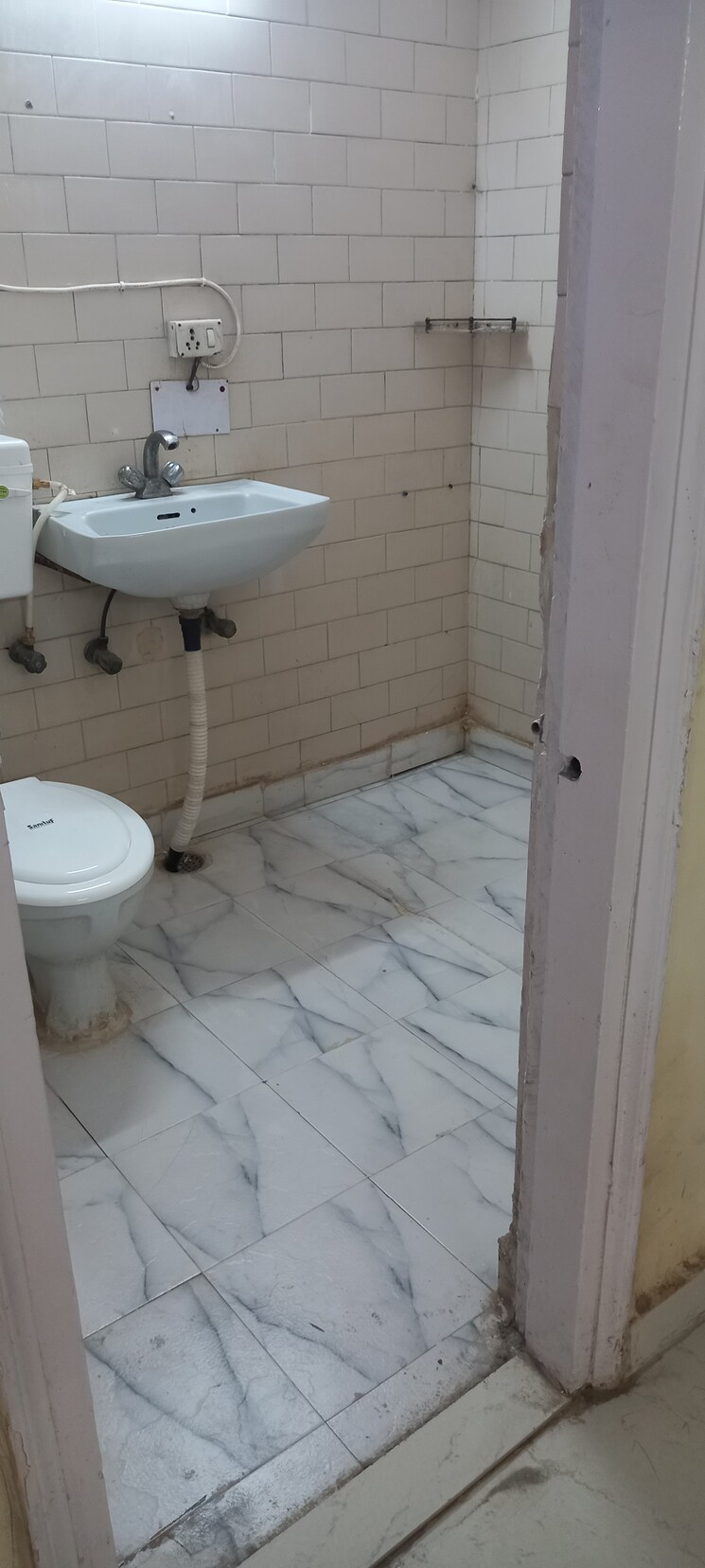 Attached Bathroom, ip extension 2 Bedroom 950 Sq.Ft. Apartment In Ip Extension Delhi 9091206