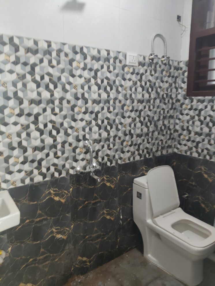 Attached Bathroom, chattarpur 1 Bedroom 400 Sq.Ft. Builder Floor In Chattarpur Delhi 9091240