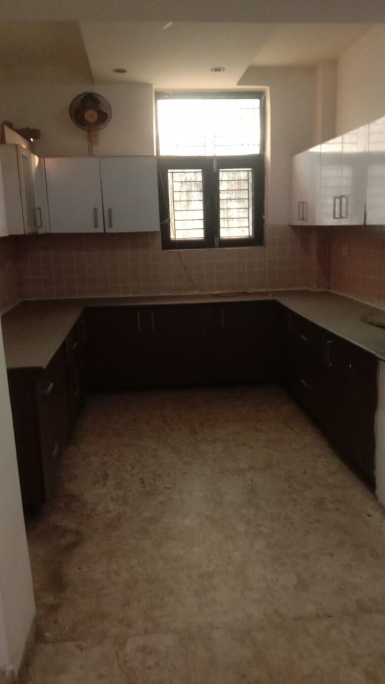 Kitchen, avantika colony 3.5 Bedroom 220 Sq.Yd. Builder Floor In Avantika Colony Ghaziabad 9091300