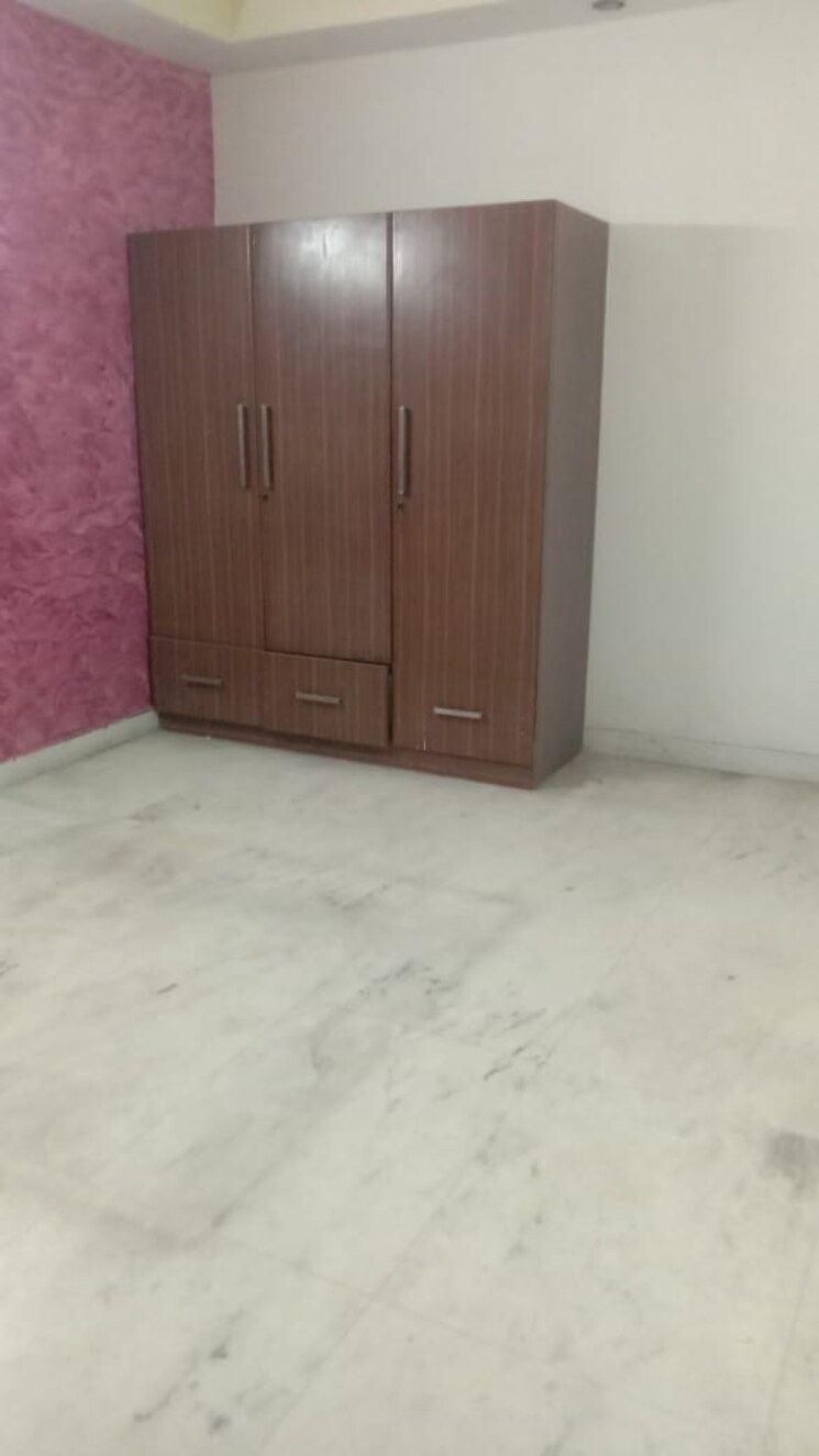 Room, avantika colony 3.5 Bedroom 220 Sq.Yd. Builder Floor In Avantika Colony Ghaziabad 9091300