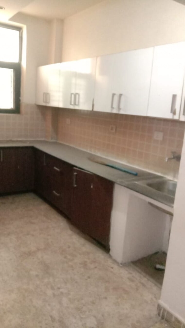 Kitchen, avantika colony 3.5 Bedroom 220 Sq.Yd. Builder Floor In Avantika Colony Ghaziabad 9091300