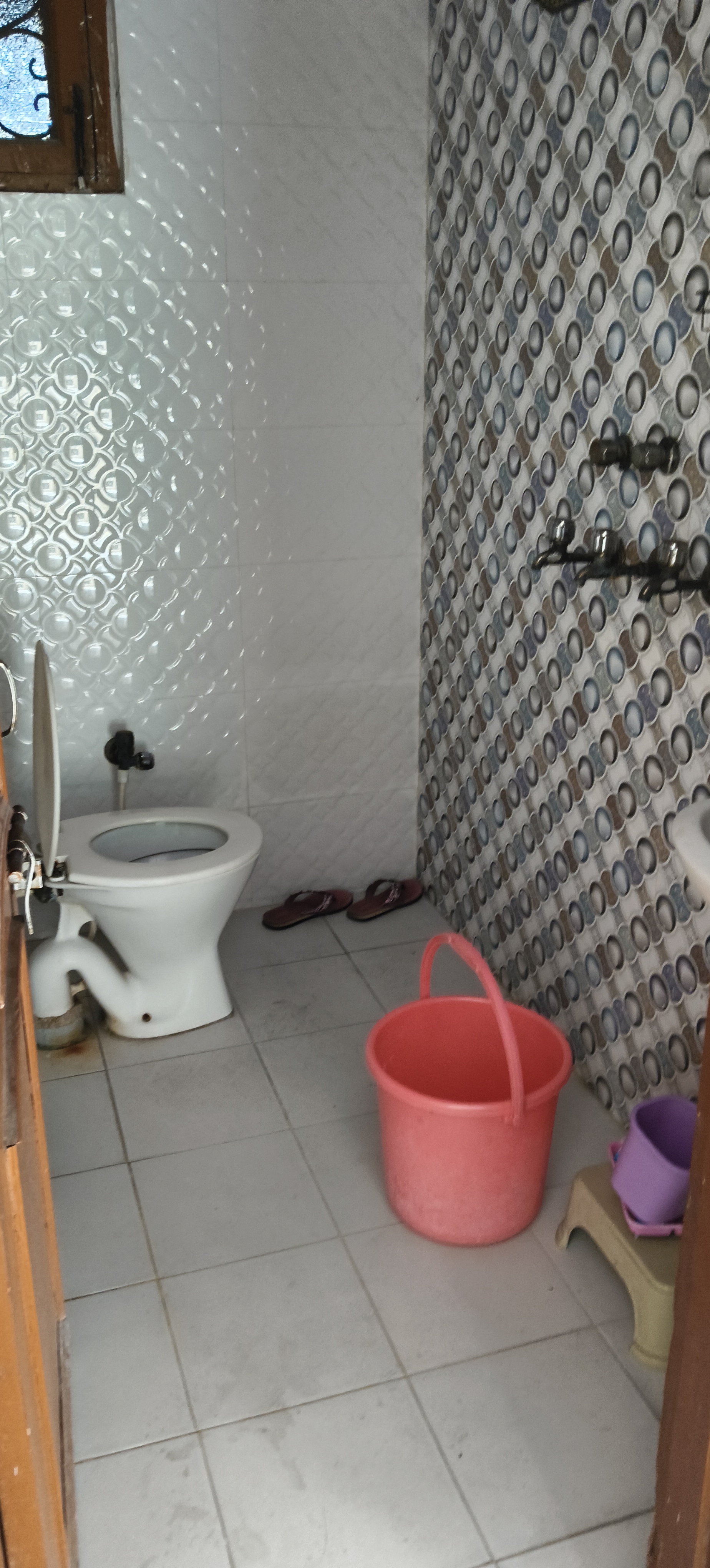 1 BHK Independent House For Rent in RWA Apartments Sector 52