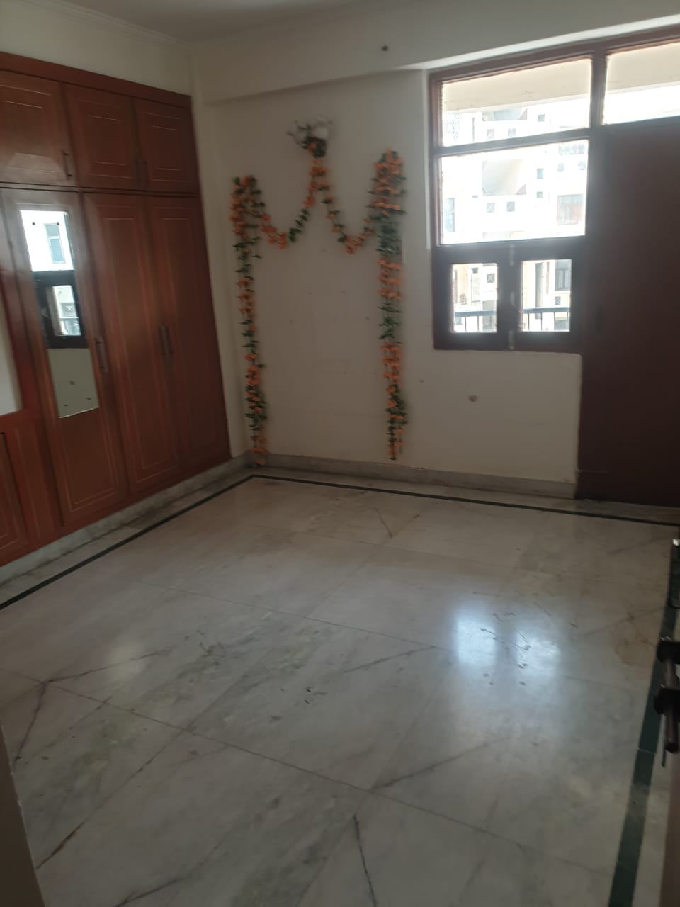 3.5 BHK + Servant Room Apartment For Sale in Professors Enclave