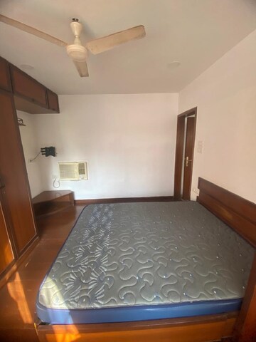 Bedroom in 1 BHK Apartment at Bandra West – for Rent