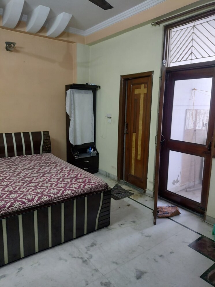Bedroom, kavi nagar block j 3 Bedroom 200 Sq.Yd. Builder Floor In Kavi Nagar Block J Ghaziabad 9091479
