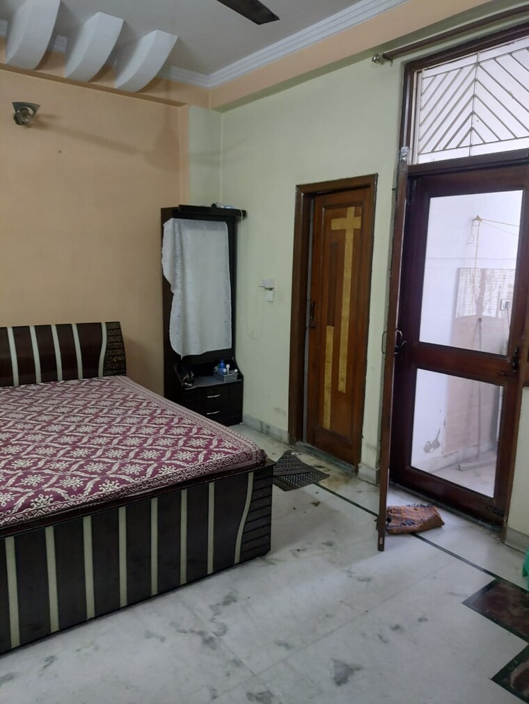 Bedroom, kavi nagar block j 3 Bedroom 200 Sq.Yd. Builder Floor In Kavi Nagar Block J Ghaziabad 9091479