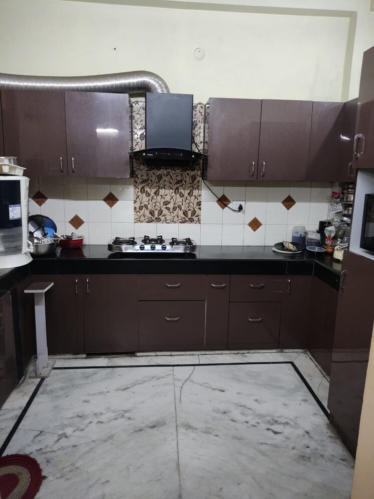 Kitchen, kavi nagar block j 3 Bedroom 200 Sq.Yd. Builder Floor In Kavi Nagar Block J Ghaziabad 9091479