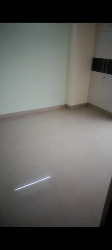 Room in 3 BHK Apartment at VIctoryone Amara, Sector 16 Greater Noida – for Sale