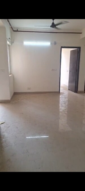 Room in 3 BHK Apartment at VIctoryone Amara, Sector 16 Greater Noida – for Sale