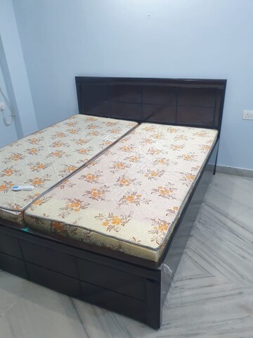 Bedroom in 1 BHK Builder Floor at Sector 54 – for Rent