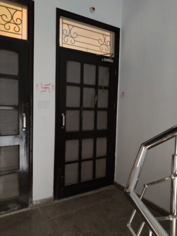 Room in 3 BHK Builder Floor at Hathibarkala Estate – for Rent