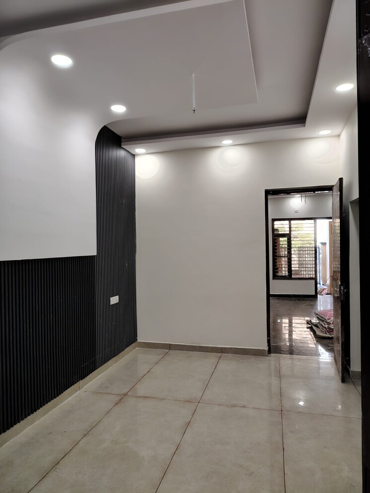 Room, dhakoli 3 Bedroom 108 Sq.Ft. Builder Floor In Dhakoli Zirakpur 9091581