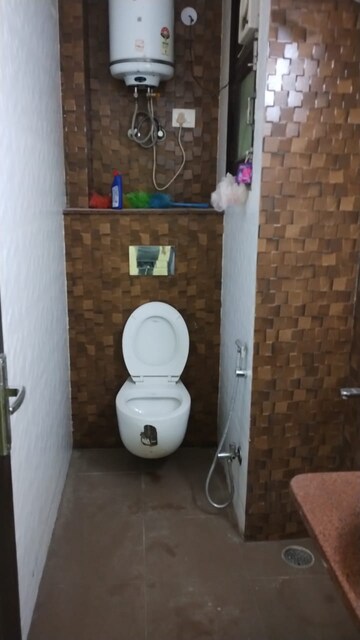 Bathroom in 1 BHK Builder Floor at Sector 54 – for Rent