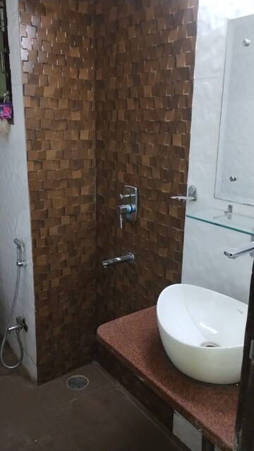 Bathroom in 1 BHK Builder Floor at Sector 54 – for Rent
