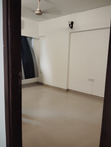 Room in 2 BHK Apartment at Santacruz West – for Rent