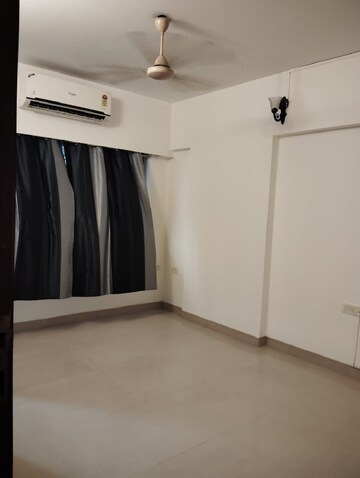 Room in 2 BHK Apartment at Santacruz West – for Rent