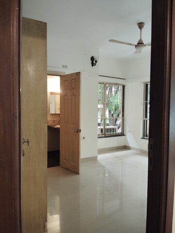 Room in 2 BHK Apartment at Santacruz West – for Rent