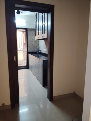 Room in 2 BHK Apartment at Santacruz West – for Rent