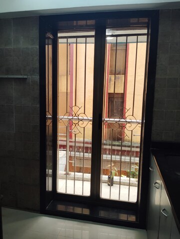 Room in 2 BHK Apartment at Santacruz West – for Rent
