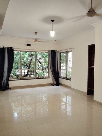 2 BHK Apartment For Rent in Santacruz West
