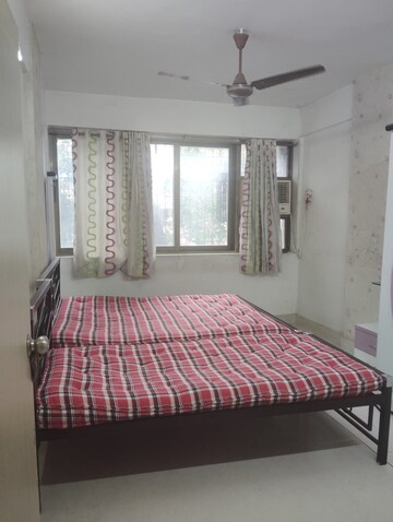 Bedroom in 2 BHK Apartment at Santacruz West – for Rent