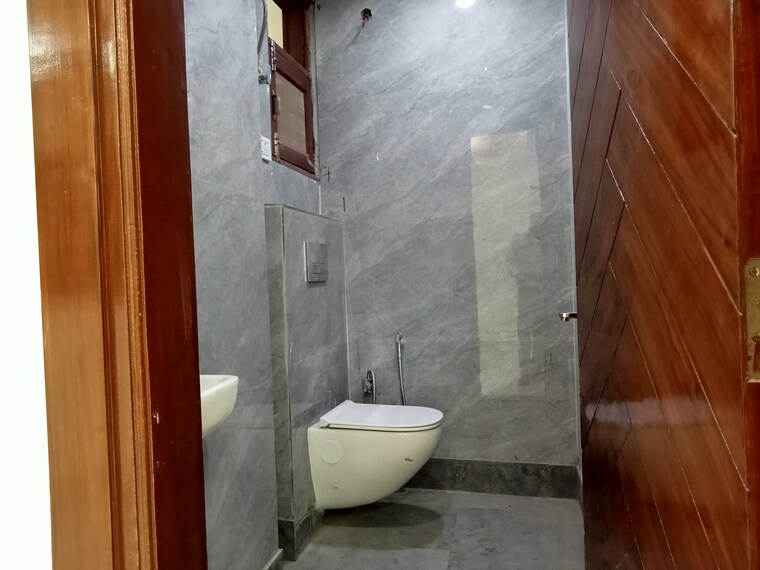 Bathroom, mahavir enclave 1 3 Bedroom 900 Sq.Ft. Builder Floor In Mahavir Enclave 1 Delhi 9091644