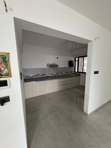 Room in 2 BHK Apartment at Unique Youtopia, Kharadi – for Rent