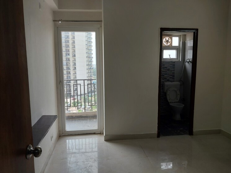 Room, signature-global-the-roselia 2 Bedroom 580 Sq.Ft. Apartment In Sector 95a Gurgaon 9091699