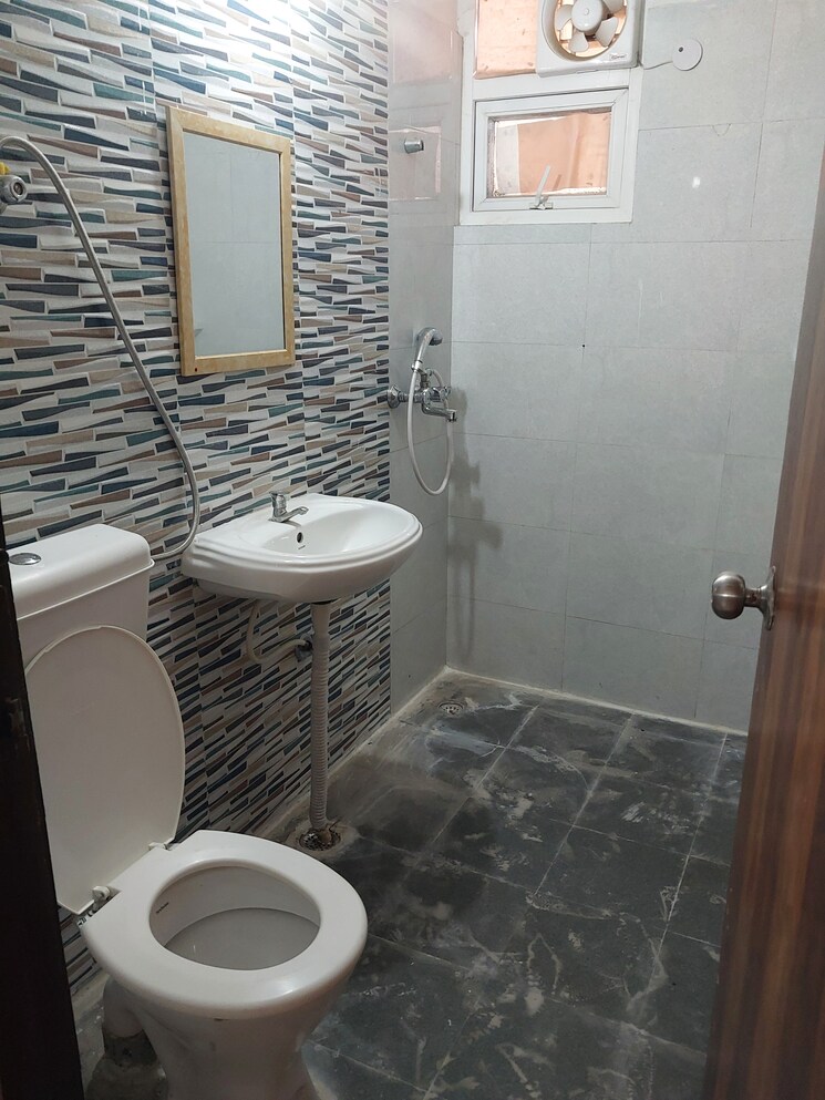 Bathroom, signature-global-the-roselia 2 Bedroom 580 Sq.Ft. Apartment In Sector 95a Gurgaon 9091699