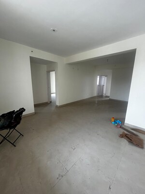 Room in 4 BHK Apartment at Sare Home, Sector 92 – for Sale