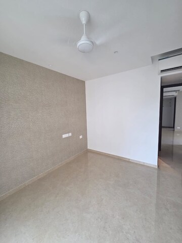 Room in 3 BHK Apartment at Hiranandani Highland, Powai – for Rent