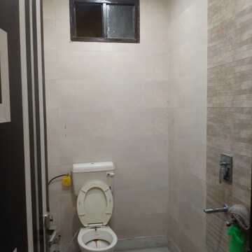 Bathroom in 2.5 BHK Builder Floor at Shastri Nagar – for Rent