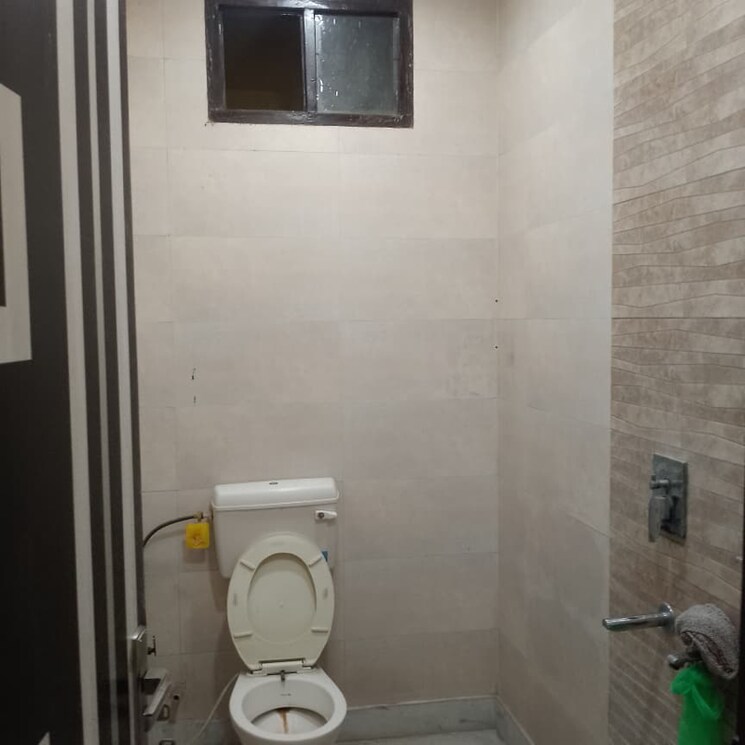 Bathroom, shastri nagar 2.5 Bedroom 450 Sq.Ft. Builder Floor In Shastri Nagar Delhi 9091933
