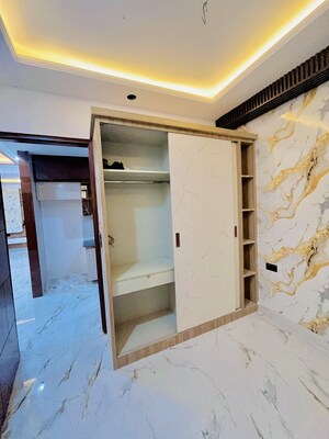 Team Area in 4 BHK Builder Floor at Sector 73 – for Sale