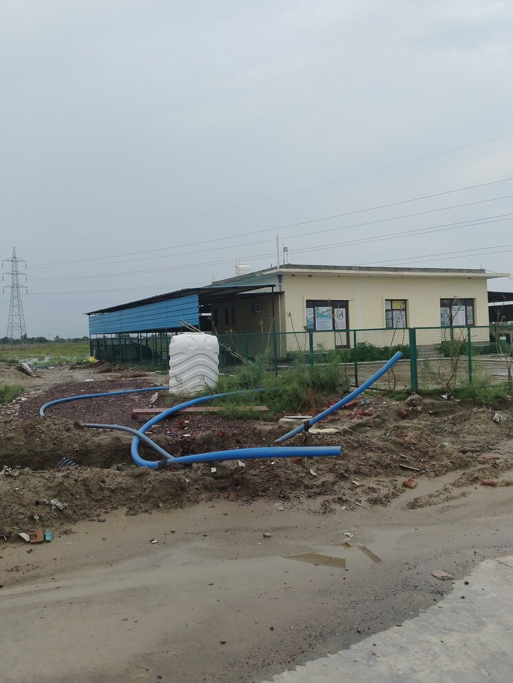 Exterior View, delhi mathura highway  280 Sq.Yd. Plot In DelhI  Mathura Highway Mathura 9091918